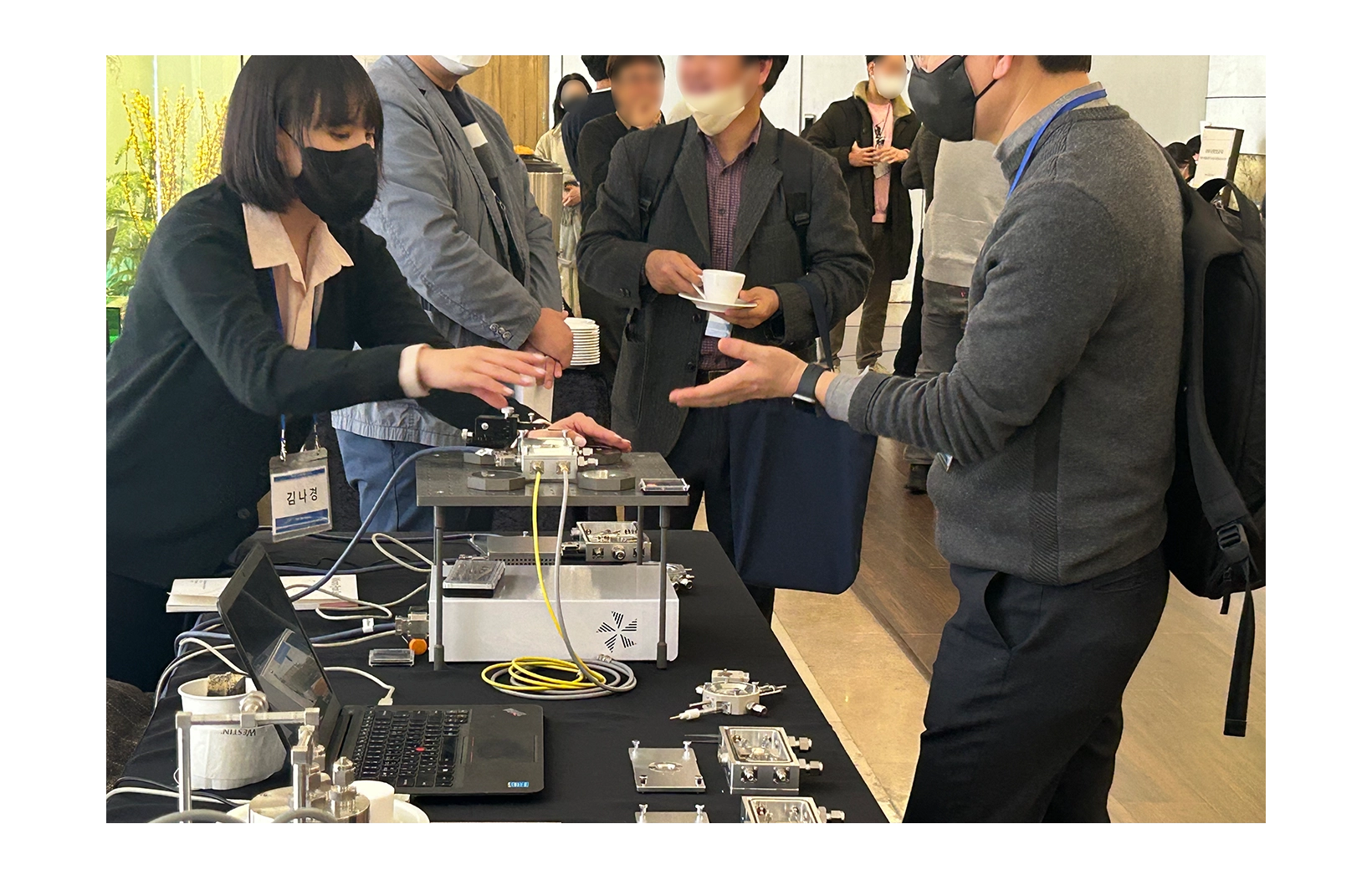 Employee explaining MPS at The 18th Busan Dielectric Symposium